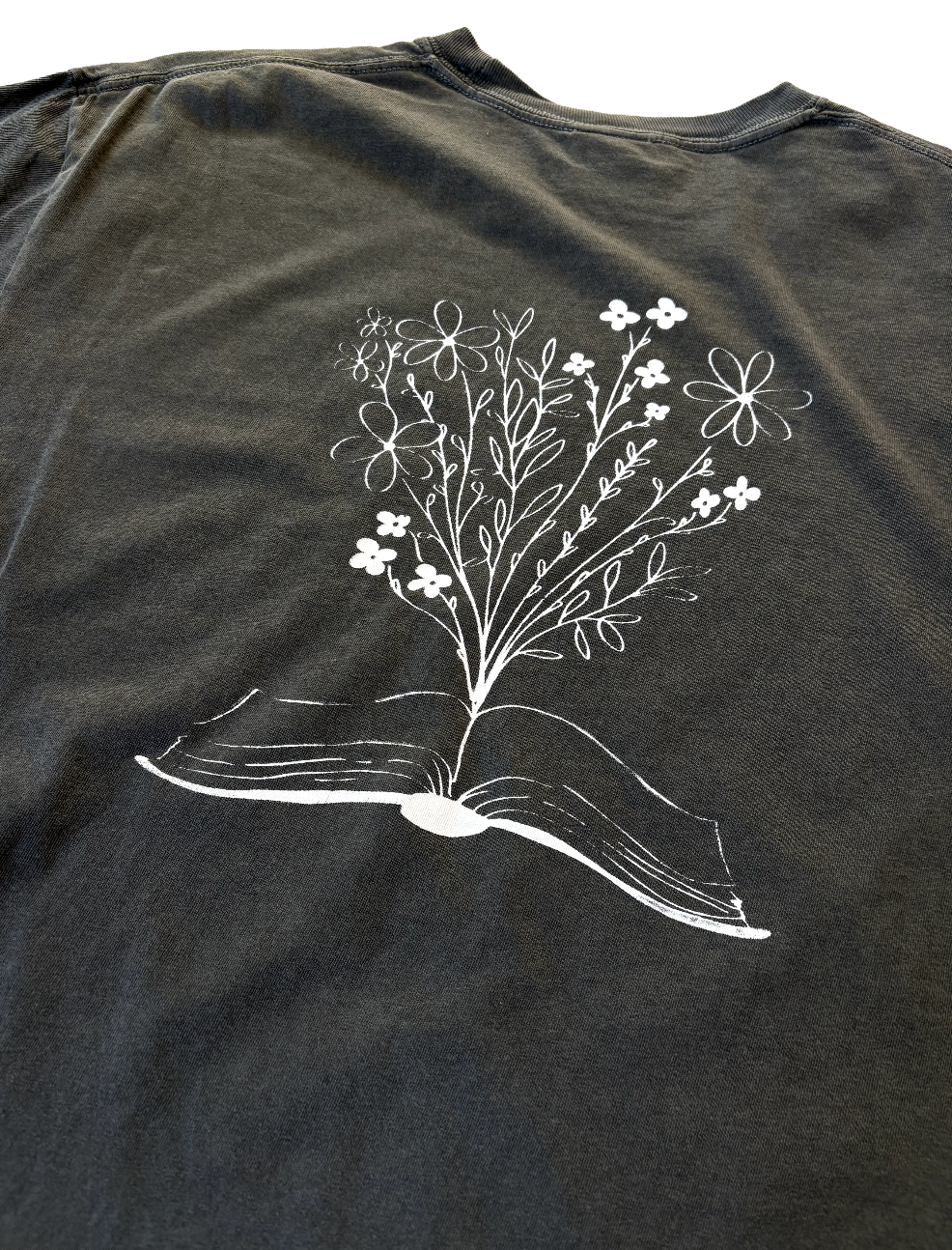 'i can't, i'm booked' book boxy tee
